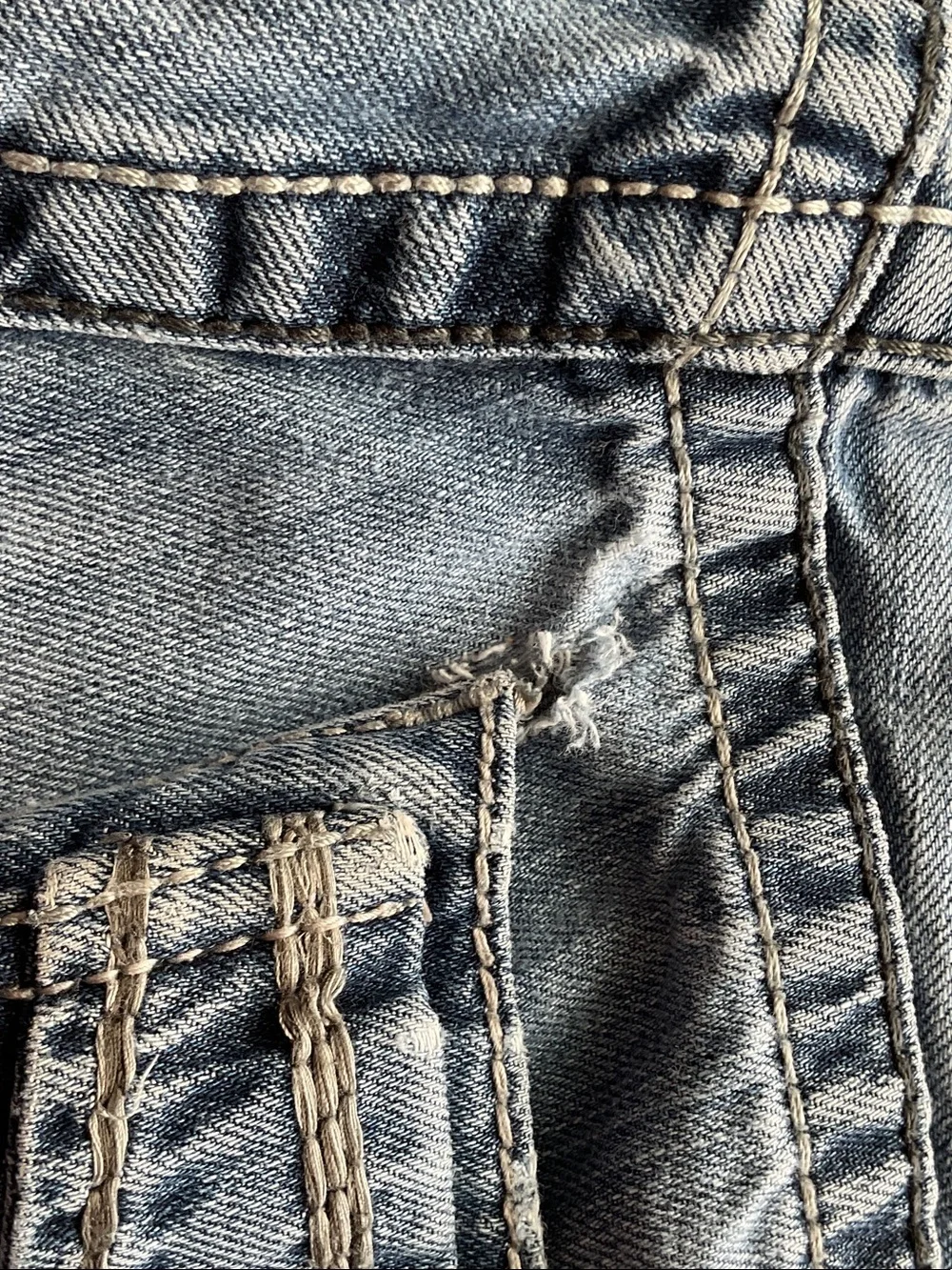 Men's BKE Denim “Derek” Light Blue Straight-Leg Jeans *small hole-back pockets